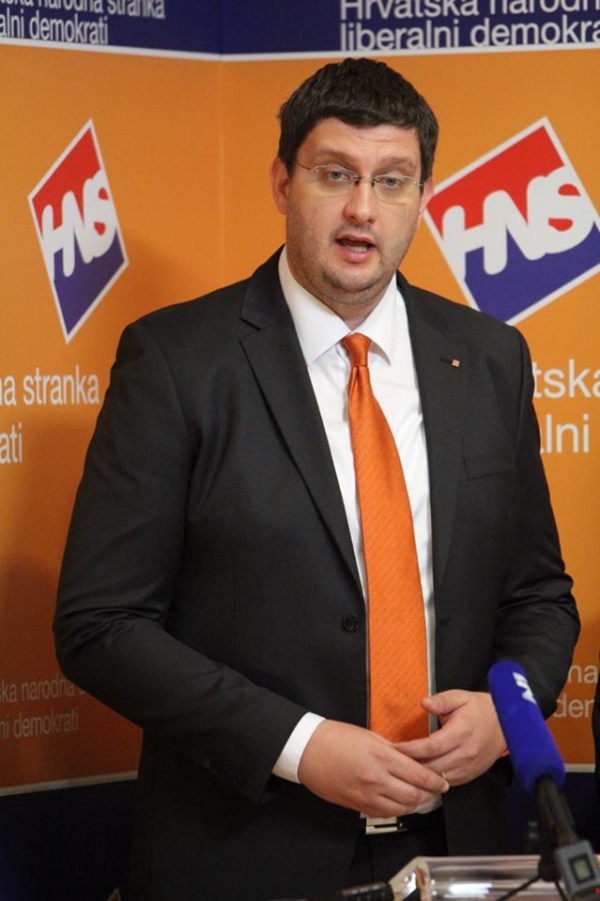 „Srami li se ministar Panenić svoje Slavonije i smeta li mu što je netko osigurao ljudima plaće?